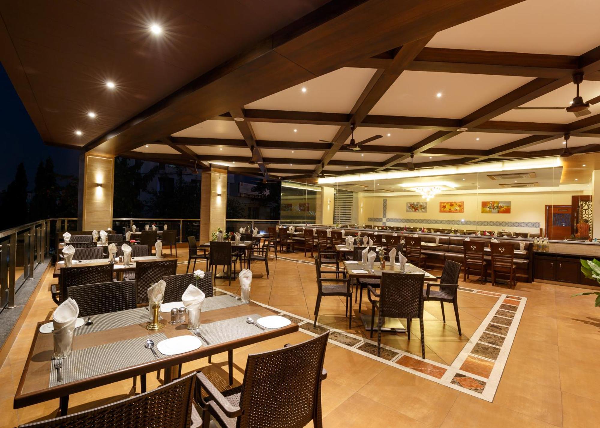 Hotel Ayodhya Kolhapur Bagian luar foto