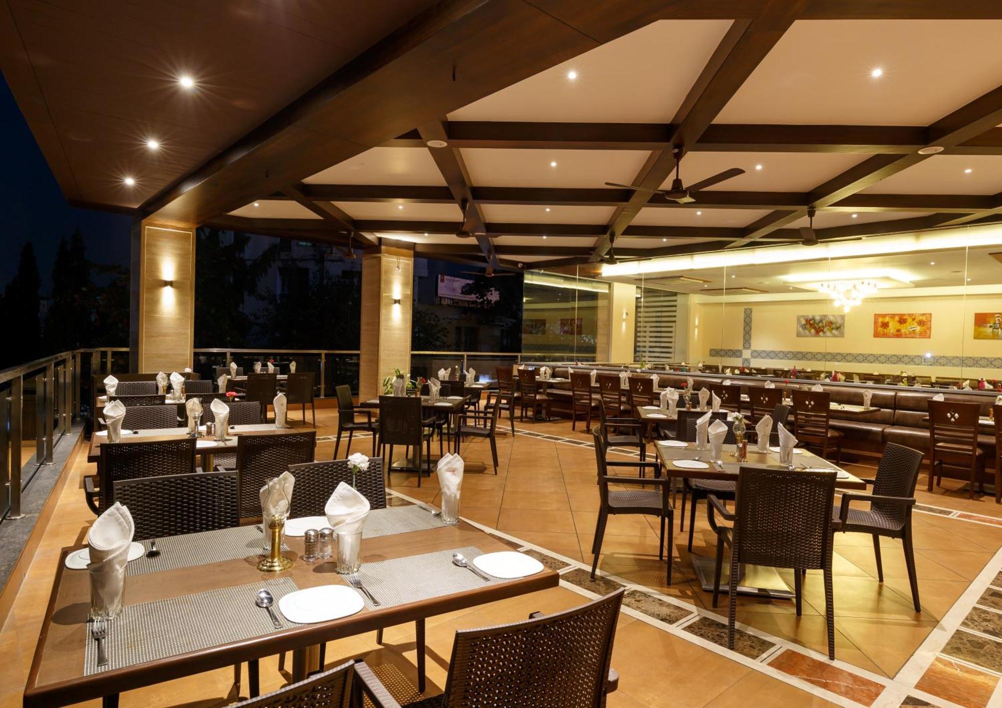 Hotel Ayodhya Kolhapur Bagian luar foto