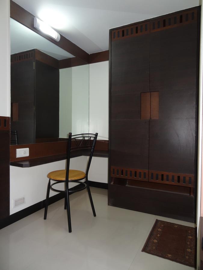 Hotel Ayodhya Kolhapur Bagian luar foto