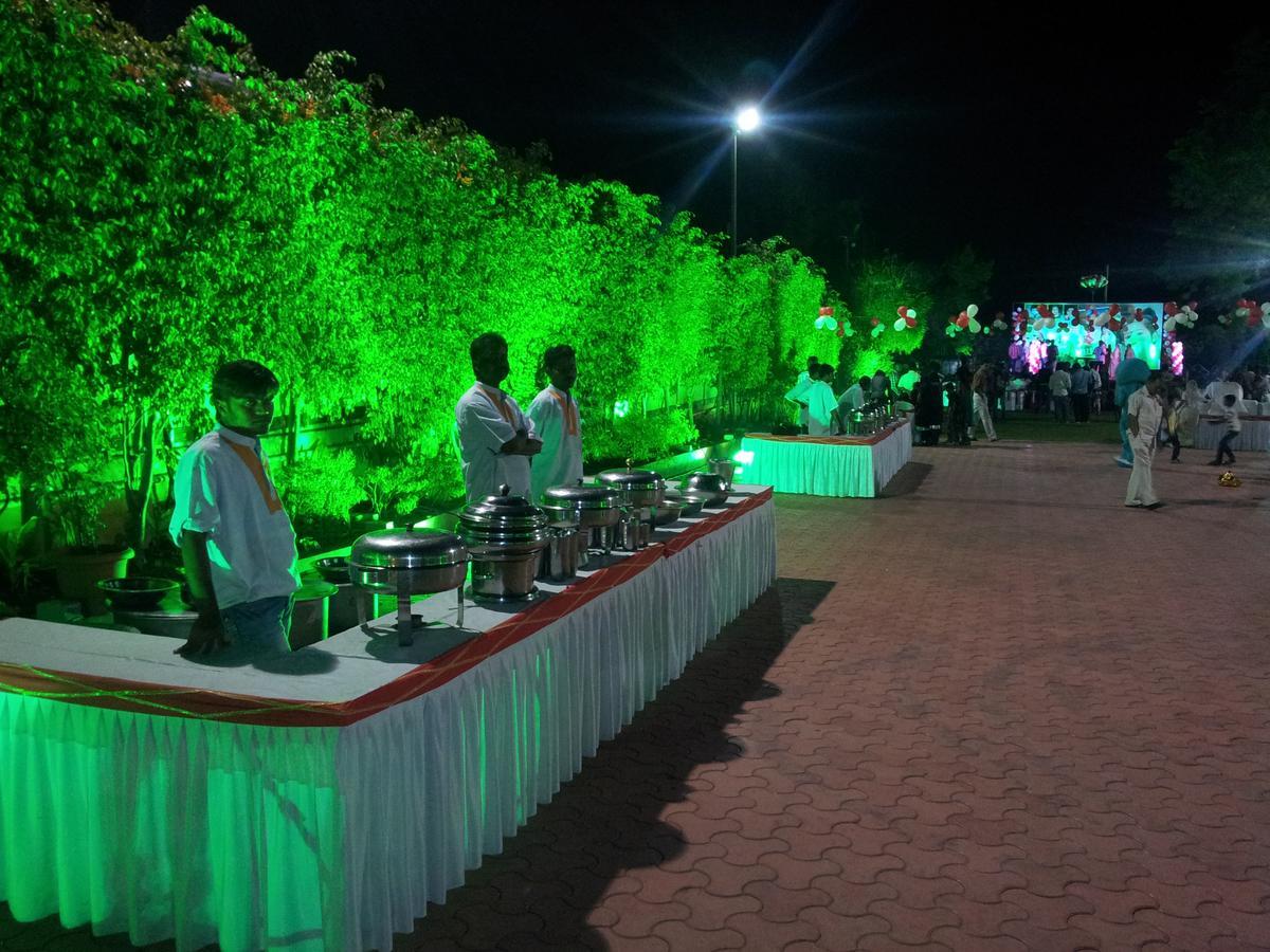 Hotel Ayodhya Kolhapur Bagian luar foto