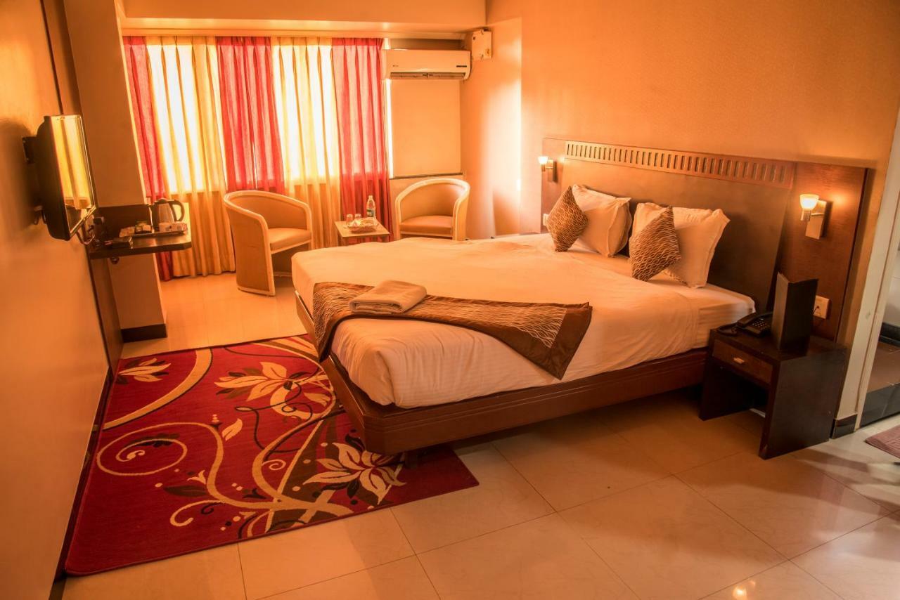 Hotel Ayodhya Kolhapur Bagian luar foto