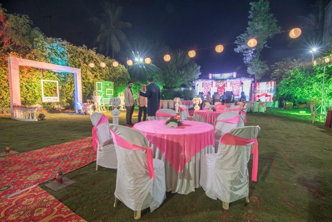 Hotel Ayodhya Kolhapur Bagian luar foto