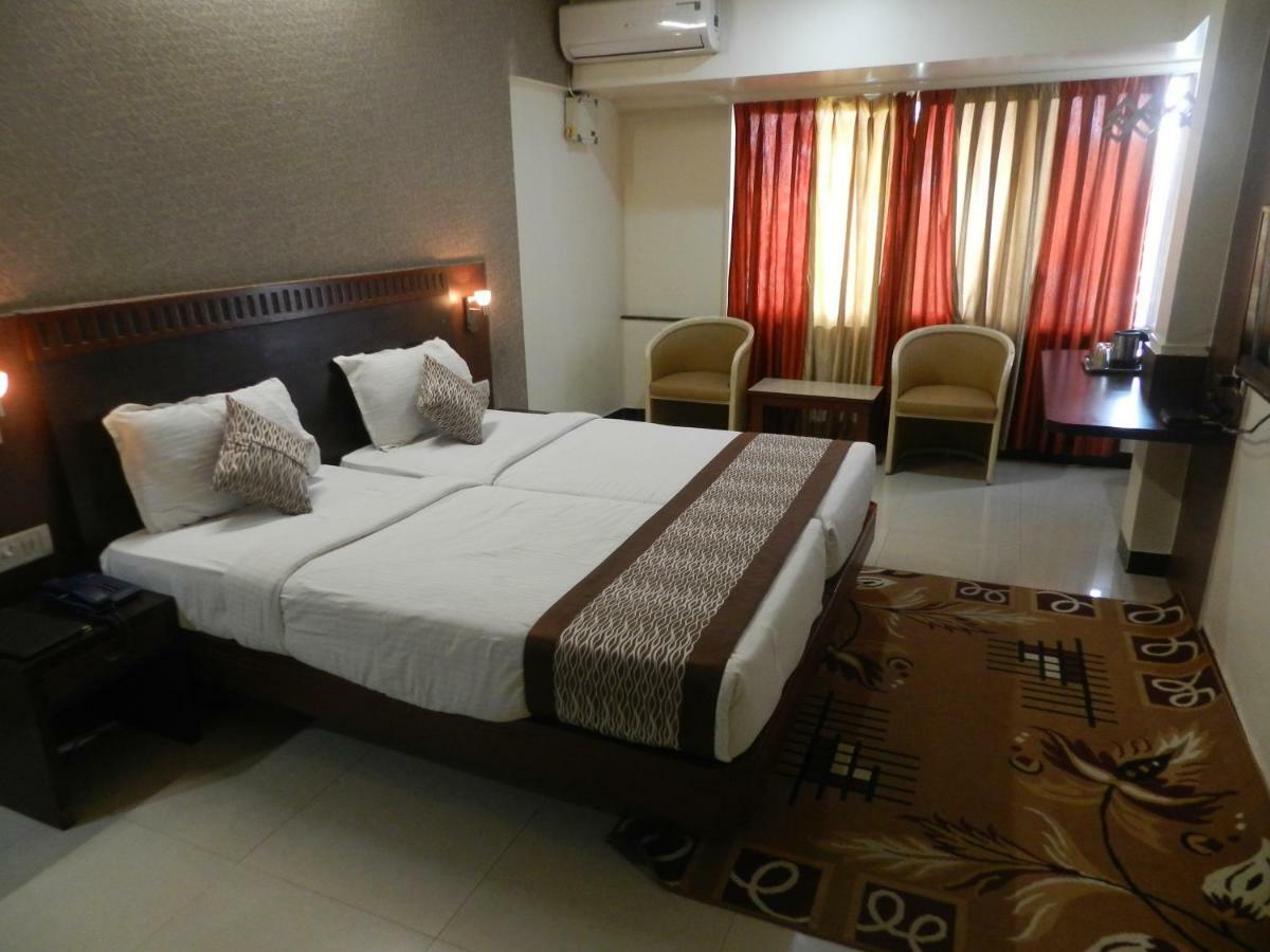 Hotel Ayodhya Kolhapur Bagian luar foto