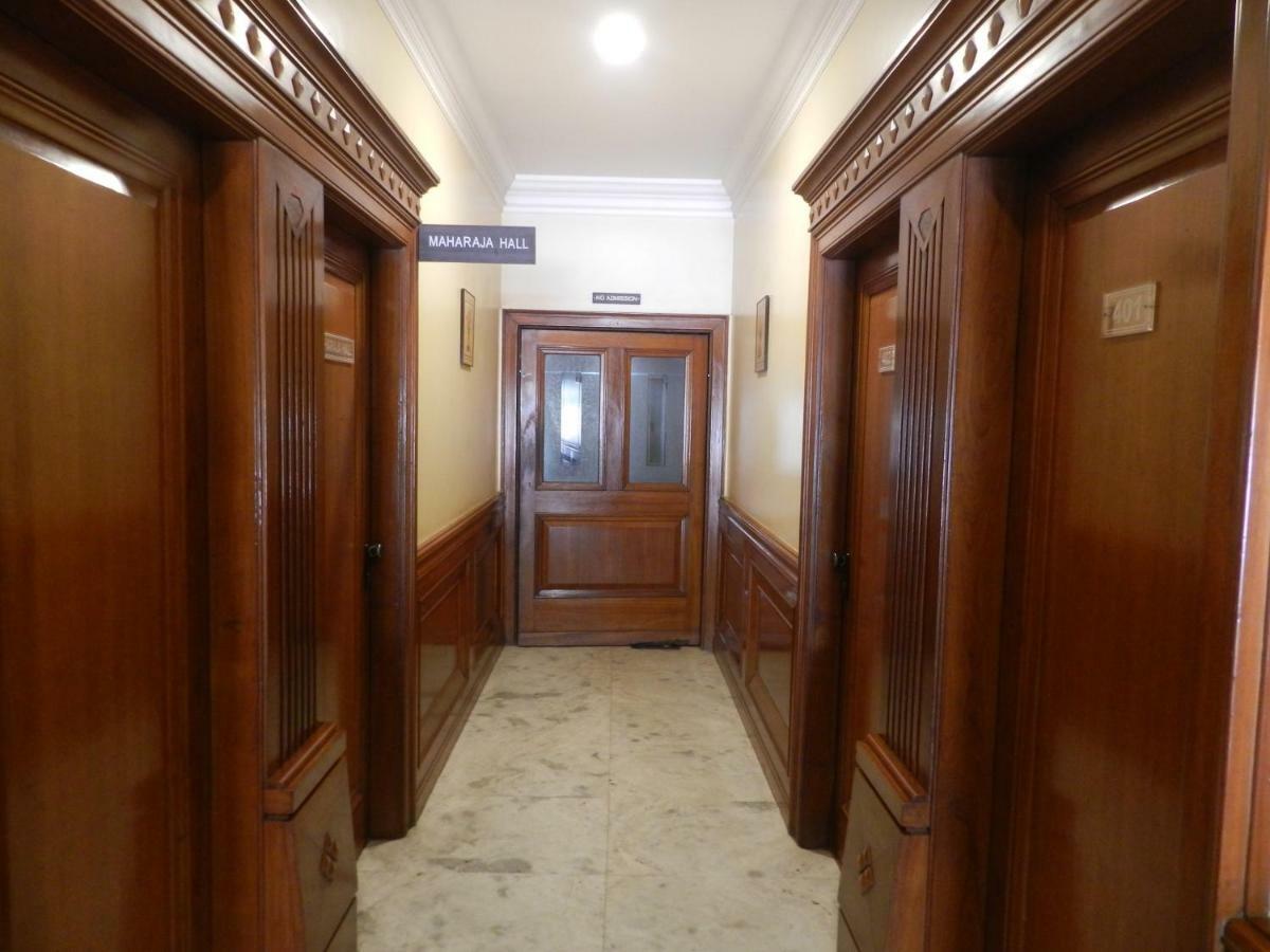 Hotel Ayodhya Kolhapur Bagian luar foto